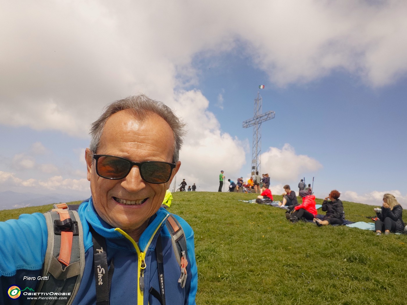 43 Affollata la cima del Linzone.jpg